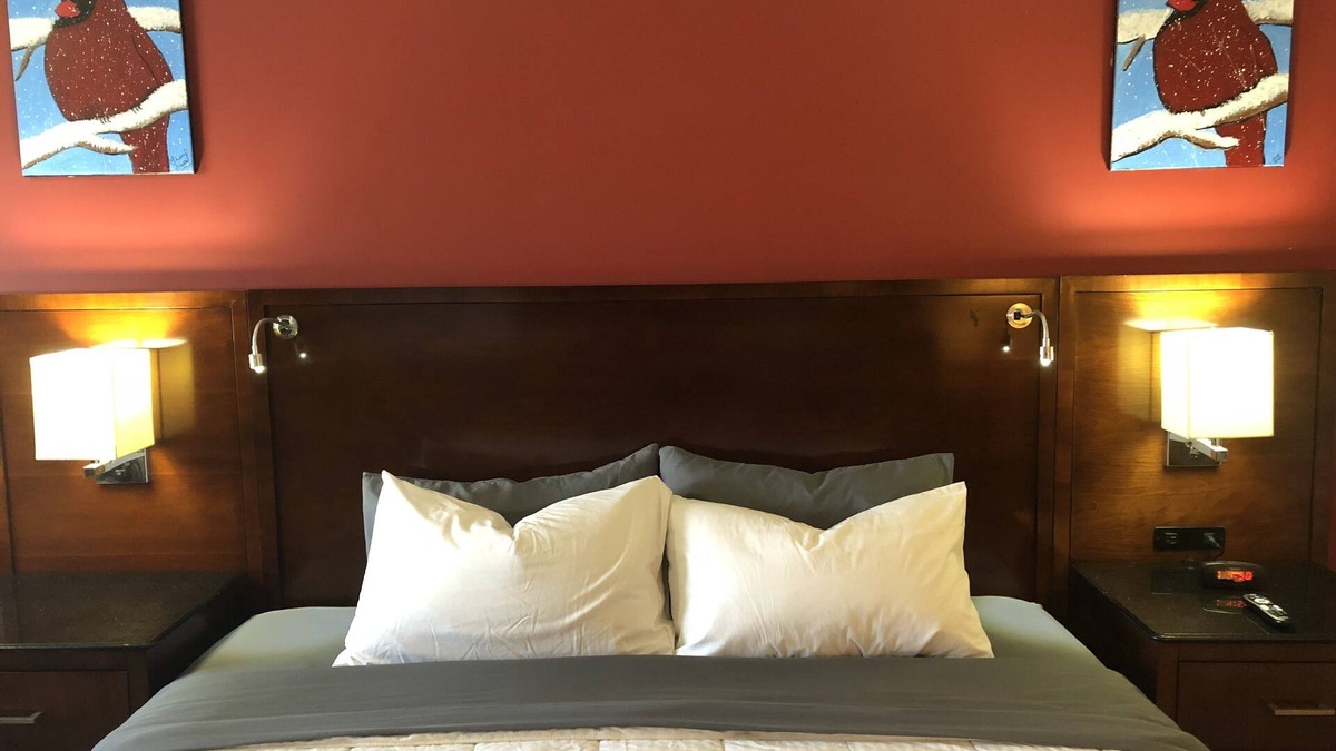 Lindsborg Hotel | Viking Motel