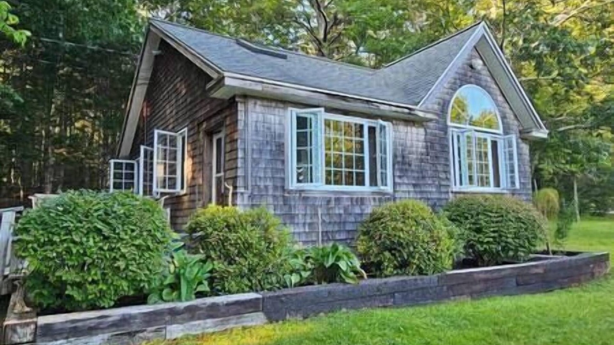 Surry Cabin | Viking Trail Cabin, Viking Trail Cabin with beach access