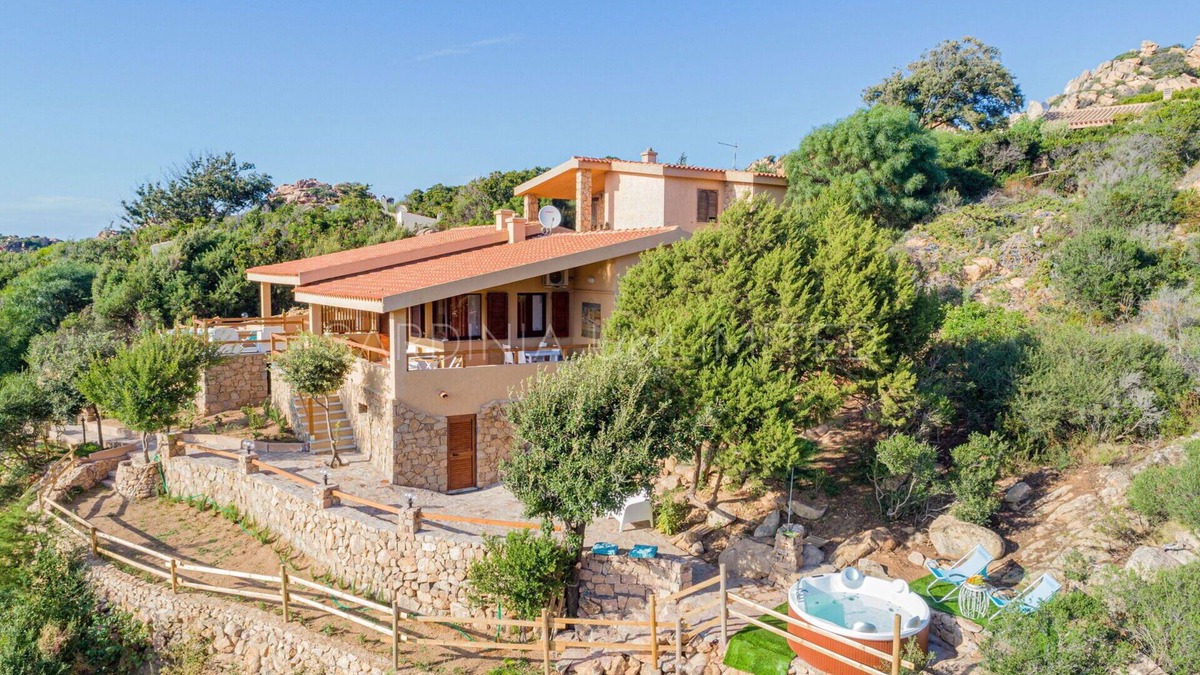 Costa Paradiso Villa | Villa Assenzia Plant: villa with Jacuzzi