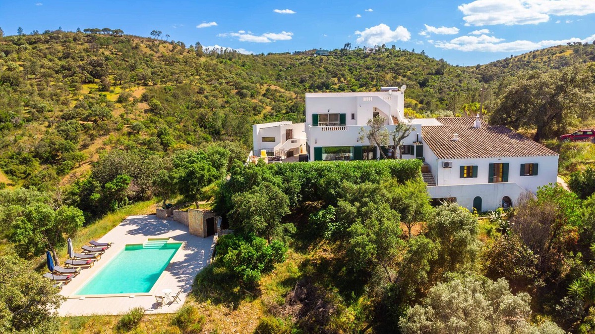 Corte Vidreiro Villa | Villa Eiras Altas Grande by Portucasa