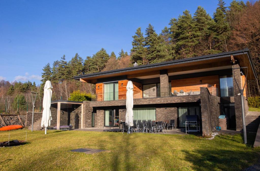 Firiza Villa | VILA ESCAPE - Pe Malul Lacului Firiza,Maramures