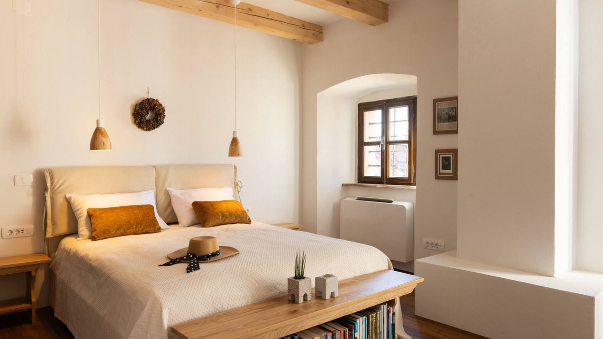 Slap House | Vila Kobdilj 1835 – Room Bela | Sunlit Balcony Room