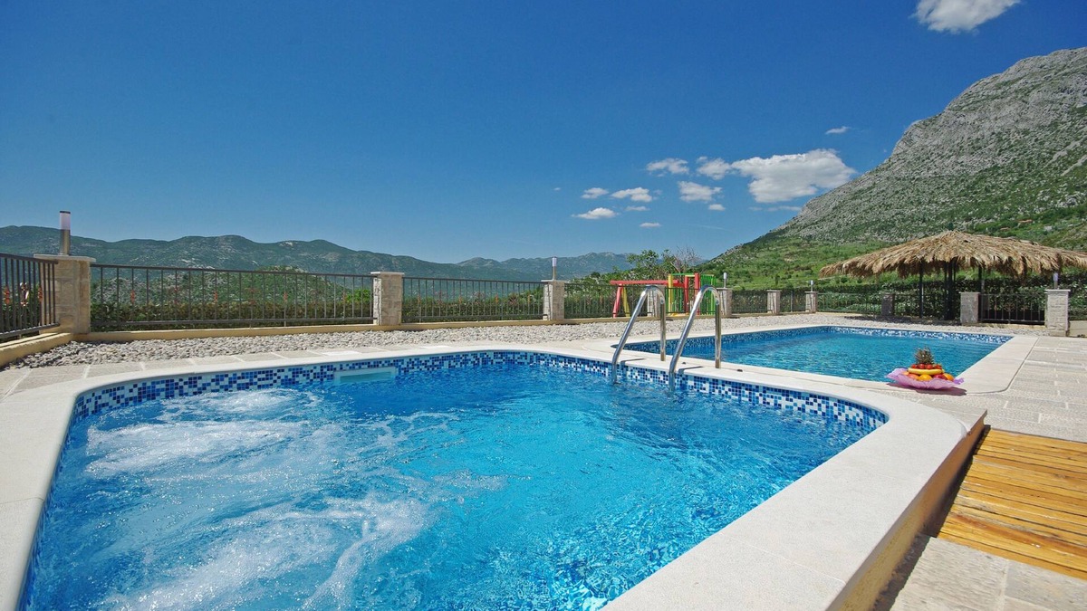 Vrgorac Villa | Vila Nova Seoska kuća sa toplim bazenom i jacuzzijem u oazi maslina i vinograda!