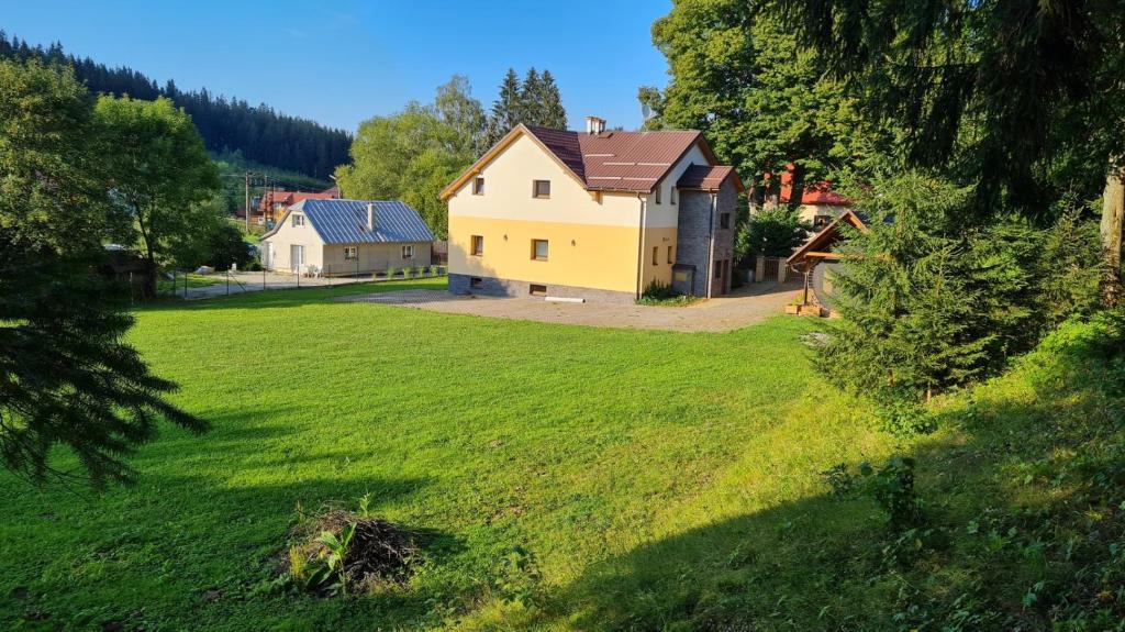 Makov Villa | Vila Pohoda - Apartmán s vonkajšou terasou a záhradou