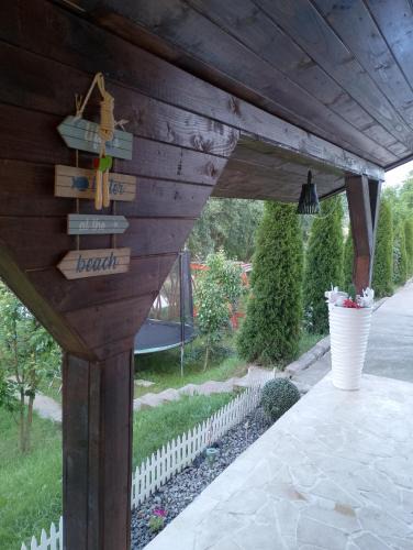 Taga House | Vila Sabo- Casa de vacanta cu lac de pescuit si ciubar cu hidromasaj