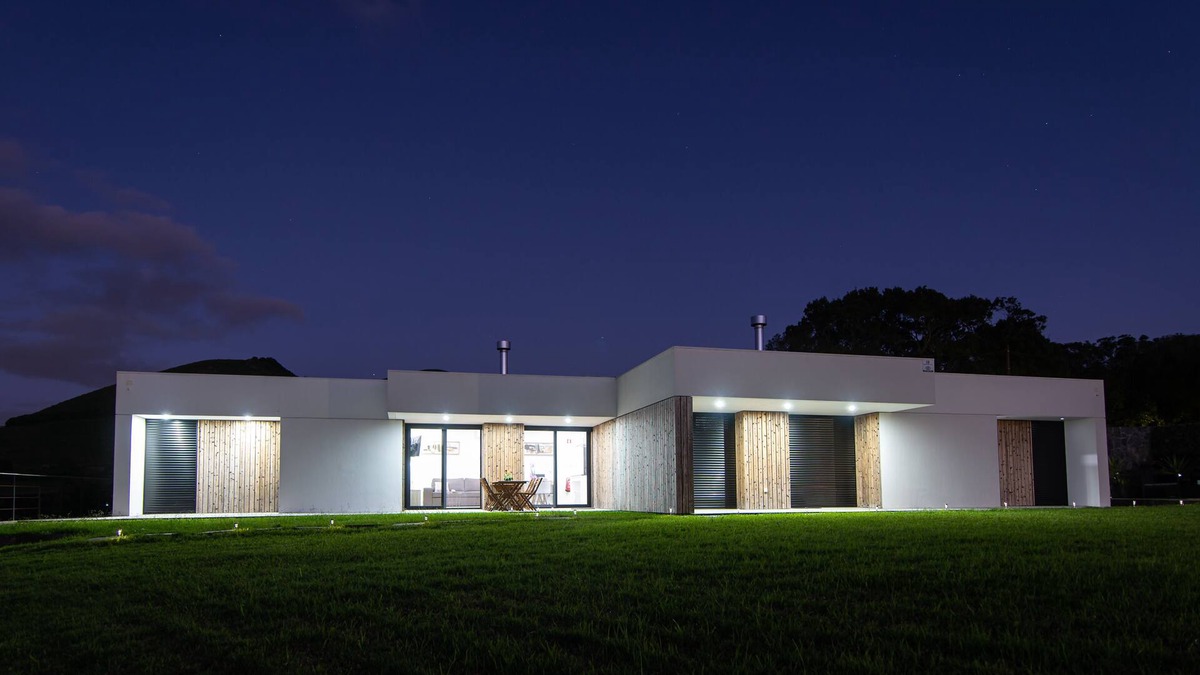 Ponta Delgada House | Vila Vicente (Jacuzzi, Sauna and Parking)