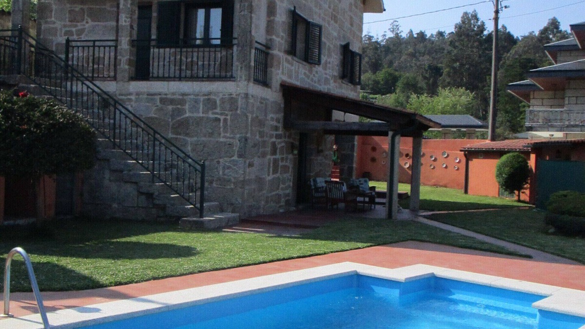 Vilaboa House | Vilaboa, Stone house in rural setting, swimming pool, wifi, well connected