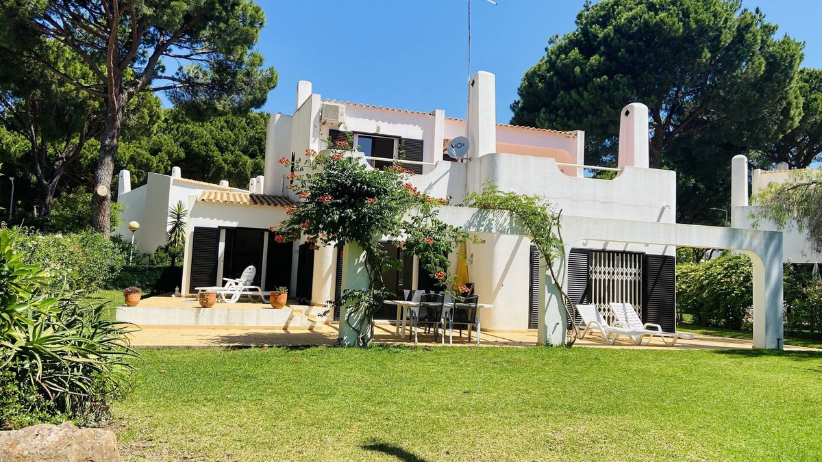 Sao Clemente Villa | Vilamoura Ténis -casa com Jardim Privado Dentro do Condominio com 6 Piscinas