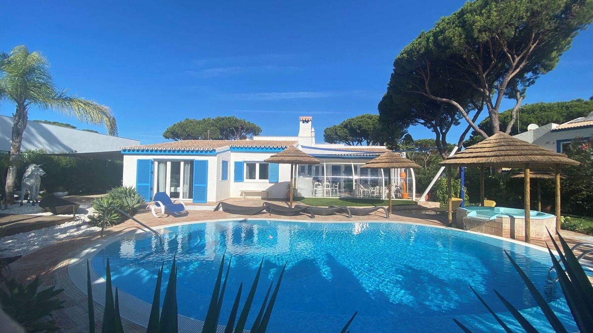 Quarteira Villa | VILAMOURA villa ground floor heated pool 1 km from marina. 3 suites