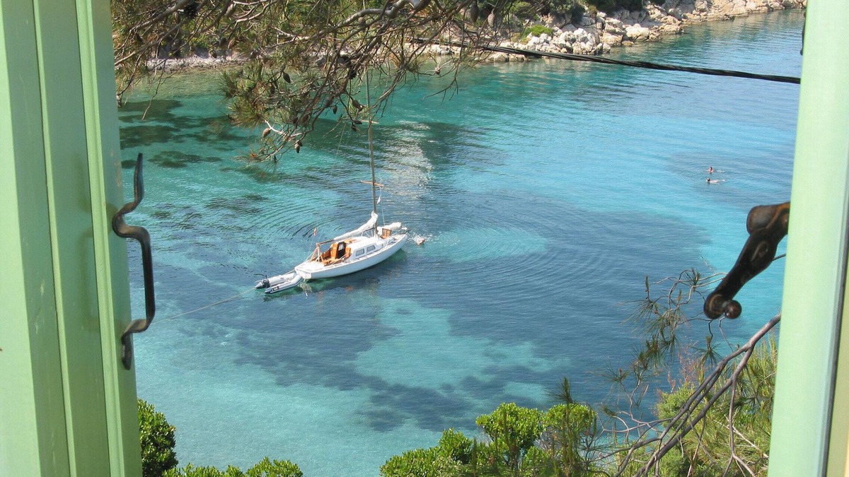 Agios Petros Villa | Vilavala: Nestling in fragrant green pines above sparkling blue Aegean waters