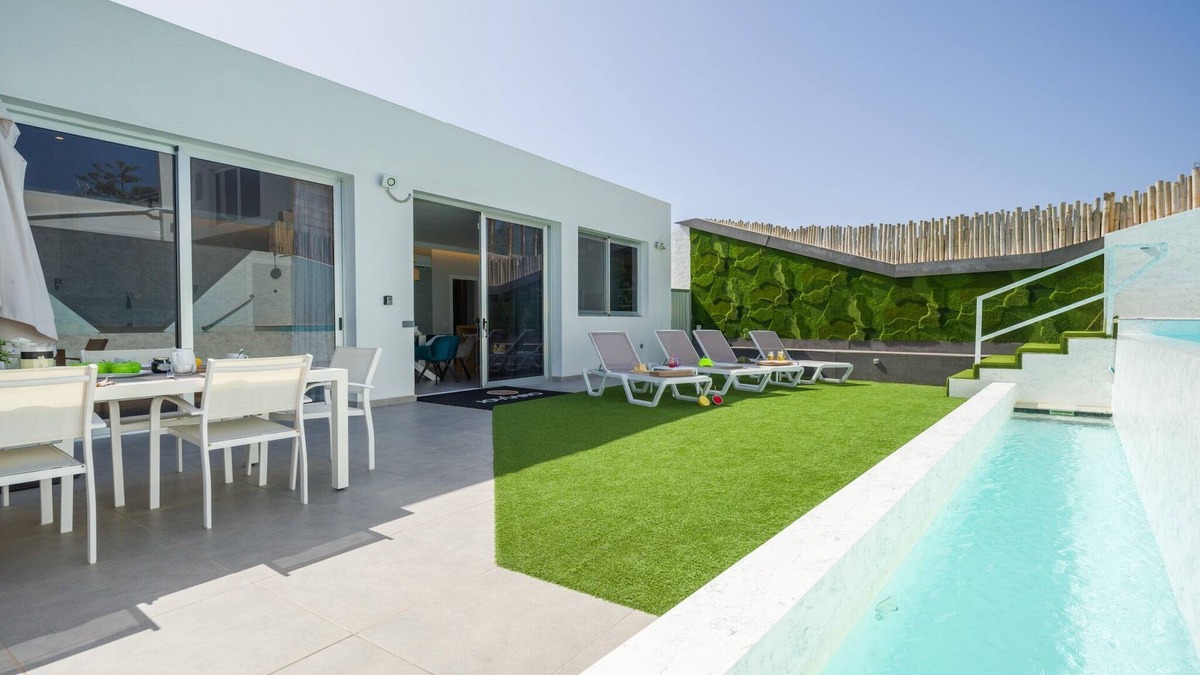 San Bartolome de Tirajana Ski Chalet | Villa in Maspalomas with Private Heated Pool