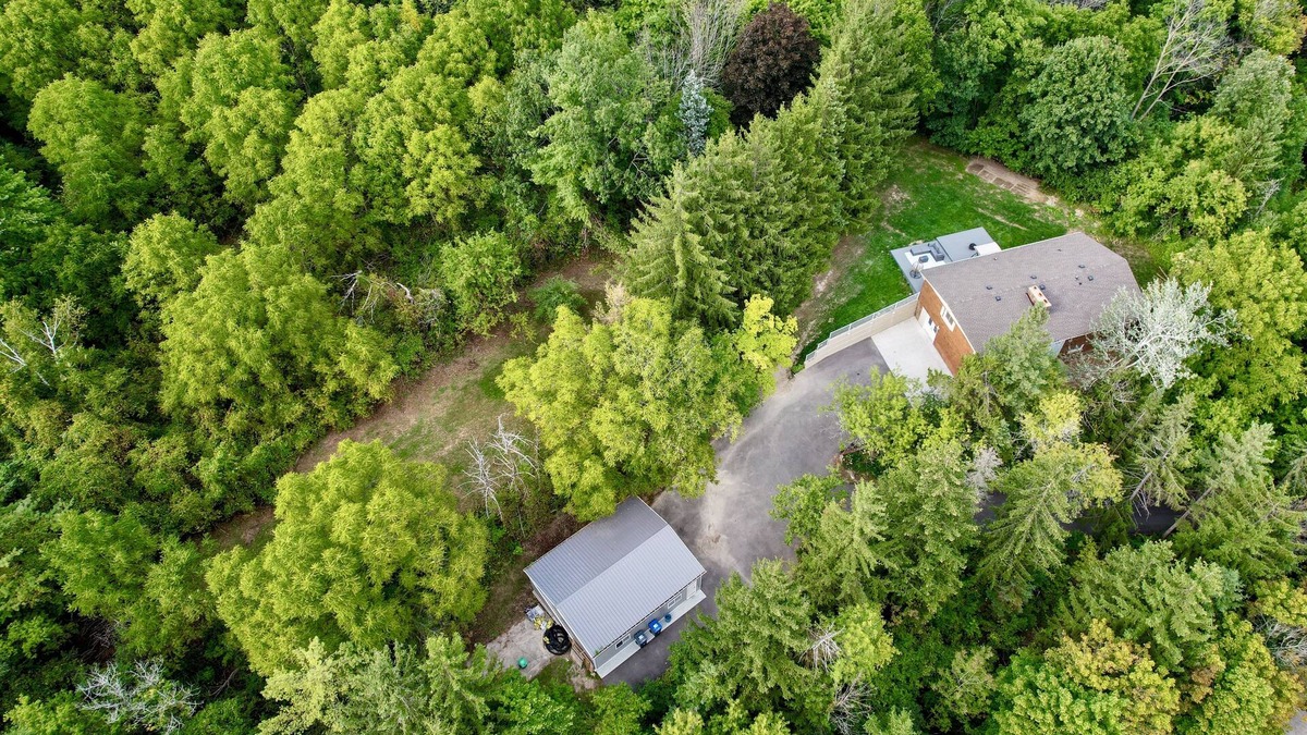 Brampton House | Vill On The Hill