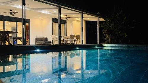 Boucan Canot Villa | VILLA Ô 3 CAP - Magnifique Villa - classée 4 étoiles - Piscine CHAUFFEE - 4 ch - 8 personnes - accès direct à la plage et à l'esplanade de BOUCAN CANOT