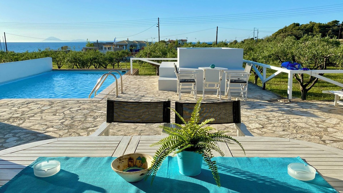Pyrgos Villa | Villa 1 - Betty's Villas in Leventochori