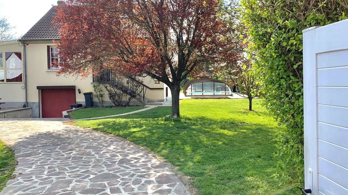 Jaulnes Villa | Villa 1 hour from Paris with heated pool and indoor Jacuzzi