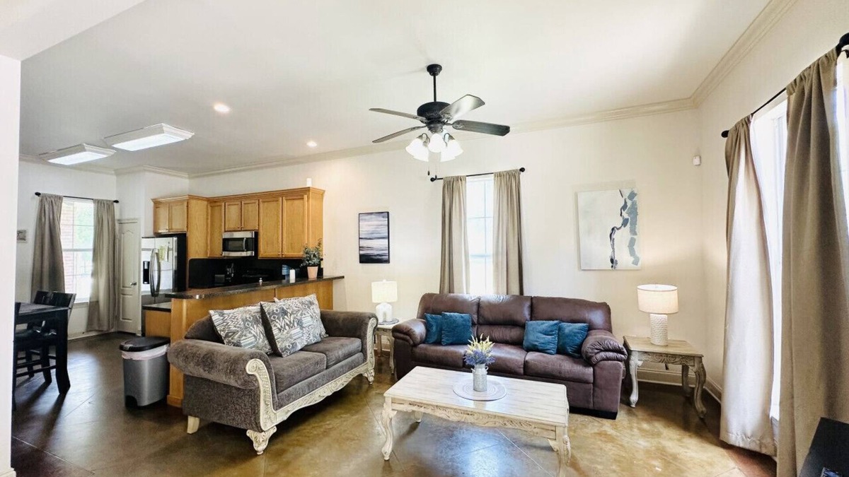 Pine Grove Apartment | Villa 1, spacious townhouse in Tickfaw, LA