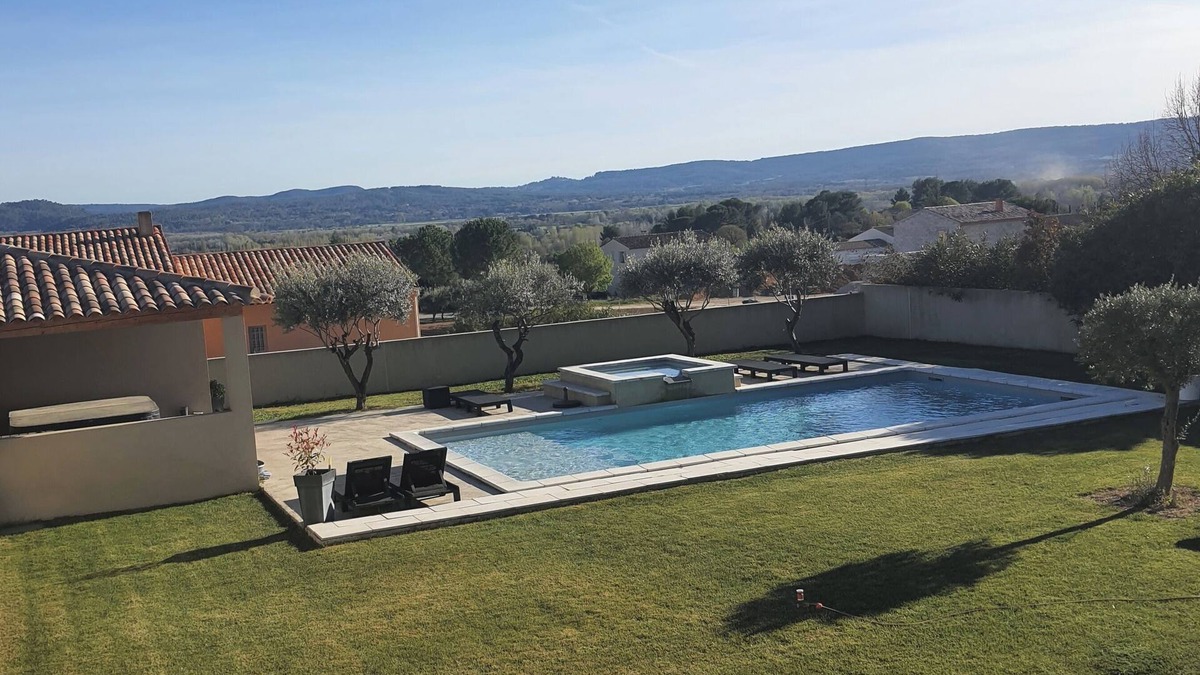 Pertuis Villa | Villa 10 Personnes Jacuzzi Piscine Sud Lubéron Proche D'aix-en-provence