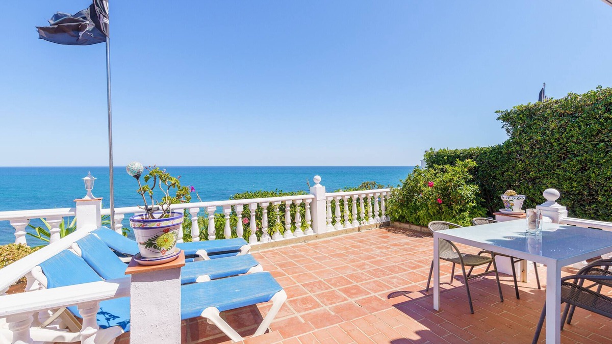 El Faro Villa | Villa '12 House In Front Of The Sea' with Sea View, Wi-Fi and Air Conditioning