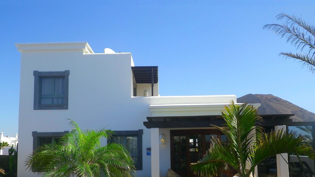 Montana Roja Villa | Villa 175 m2. Seaview, pool 29 °C, big hot tube, tropical garden, TV sat, Wi-Fi