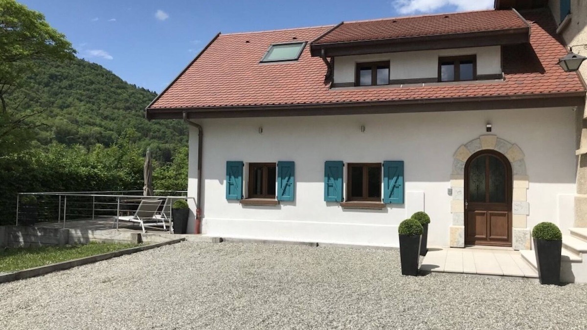 Sevrier House | Villa 200 m from Lake Annecy with terrace and parking