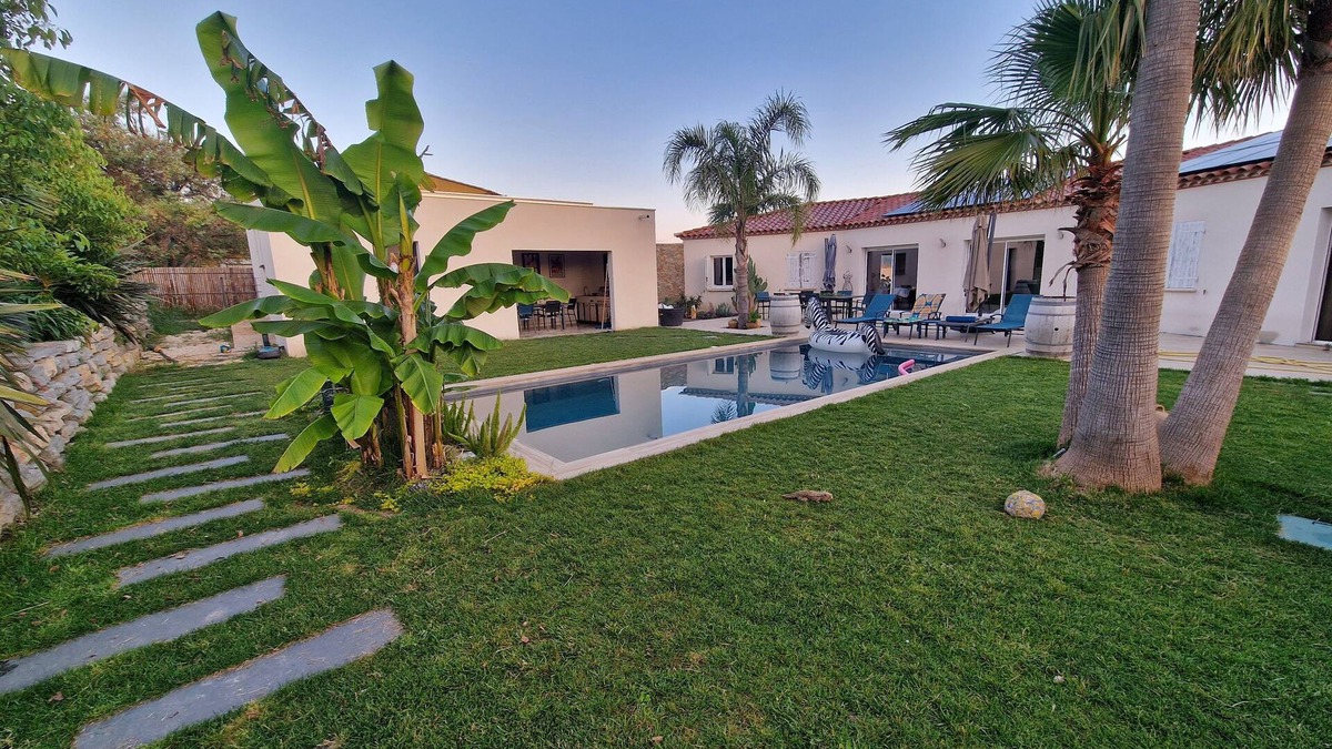 Langlade Villa | Villa 200 m2 + apartment 45 m2 in a superb exotic garden with swimming pool