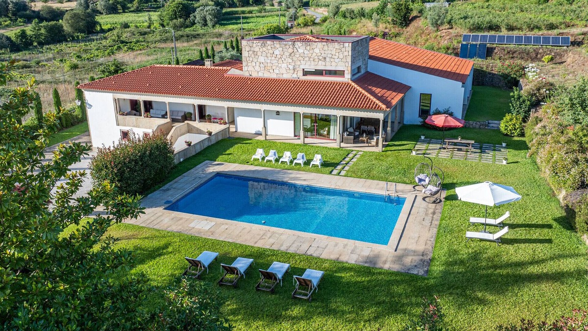 Fornelos Villa | Villa 241 Luxurious Villa w/Pool and Tennis Court