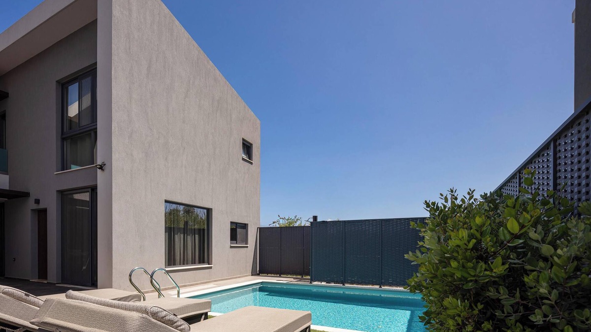 Daratsos Villa | Villa 250m to Agii Apostoli Beach, Cafes & Tavernas