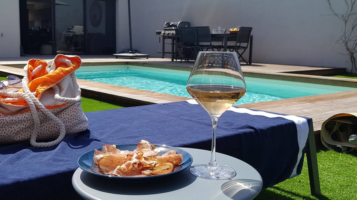Lecci House | Villa 4*- 4/6 pers, private pool 28°, air conditioning, Fibre, 800m from beach, shops 50m away