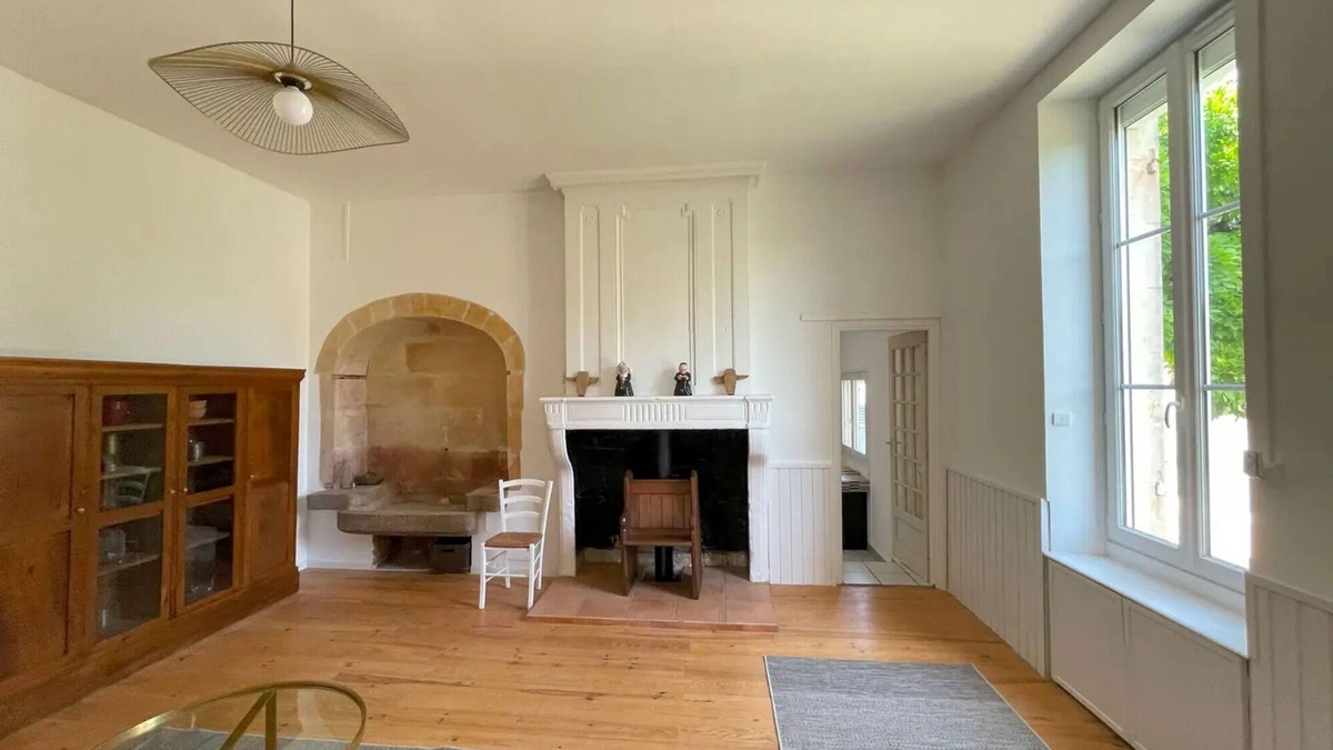 Semillac Villa | Villa '4 Chambres - 8 Personnes' with Private Terrace, Private Garden and Wi-Fi