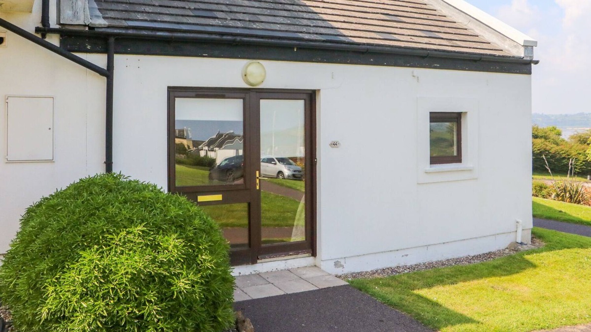 Youghal House | VILLA 44, family friendly, with a garden in Youghal, County Cork