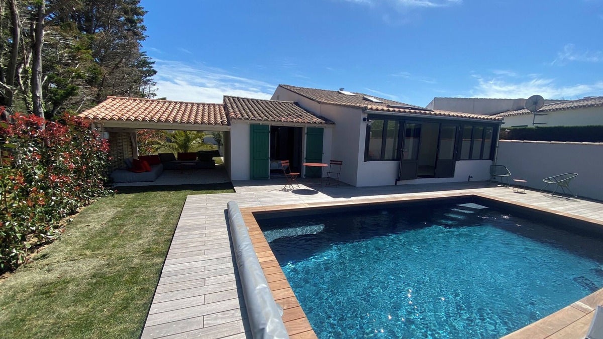 La Couarde-sur-Mer Villa | Villa 50 m from the beach on foot with heated swimming pool