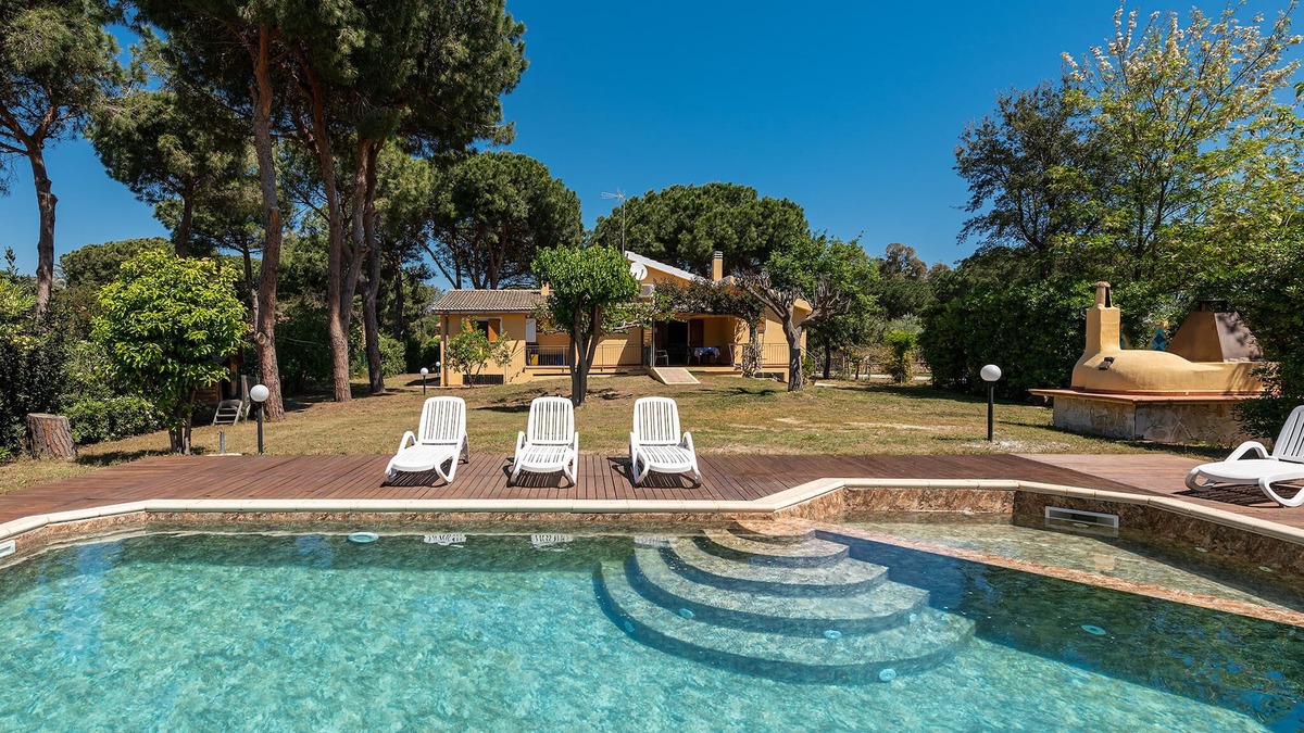 Muravera Villa | Villa 6 sleeps 80 metres from sandy beach + private pool, WIFI and AC