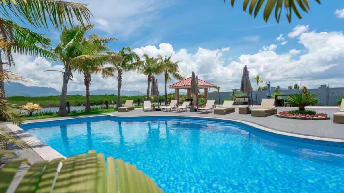 Nadi Villa | Villa 67 - 7BR Riverfront Villa - Private Pool - Gym - Games