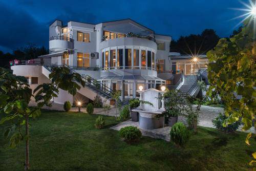 Enina Villa | Villa ∙ 8 bedrooms ∙ 23 guests
