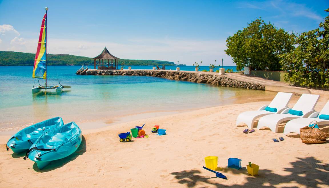 Discovery Bay Villa | Villa ∙ 9 bedrooms ∙ 18 guests