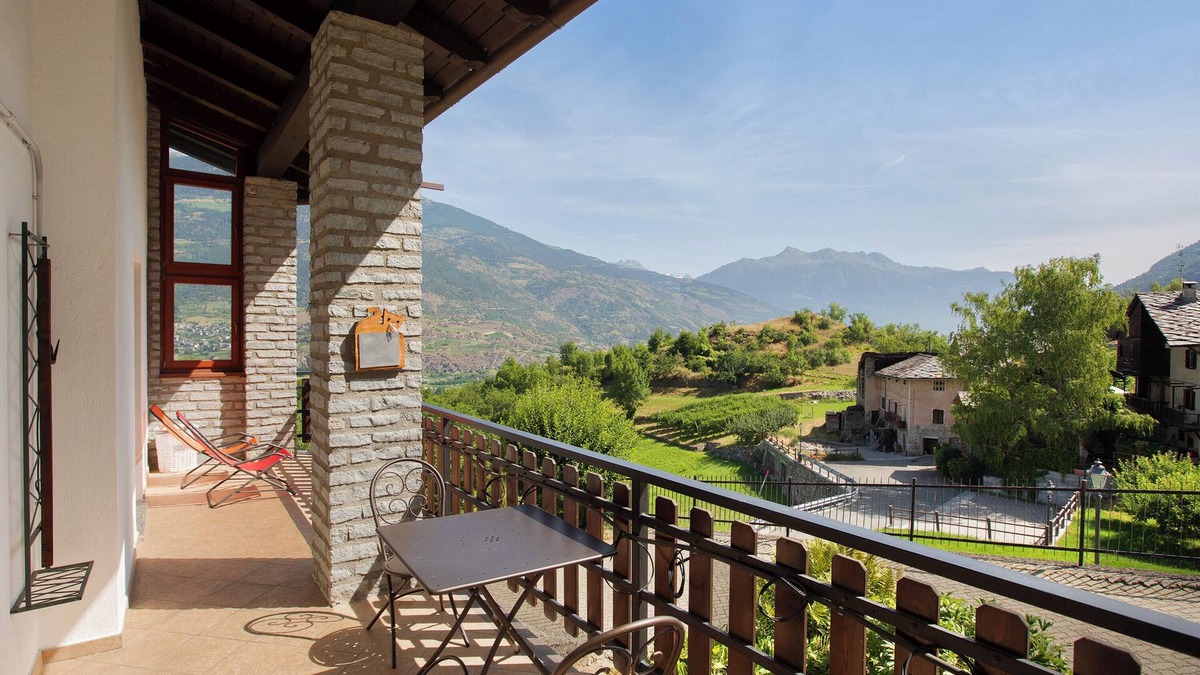 Poyaz Villa | Villa 'A 30 Minuti Da Courmayeur' with Mountain View, Terrace and Wi-Fi