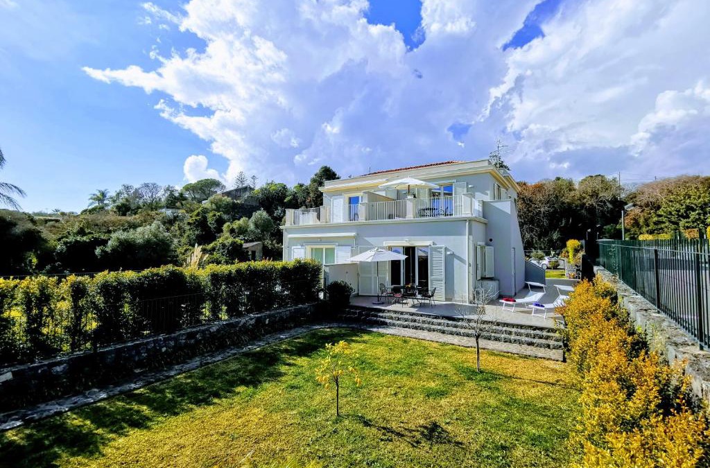 Scillichenti Villa | Villa A Mare