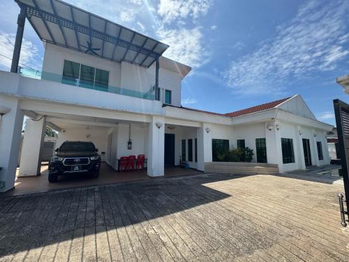 Pasir Mas Villa | Villa Aainaa Homestay