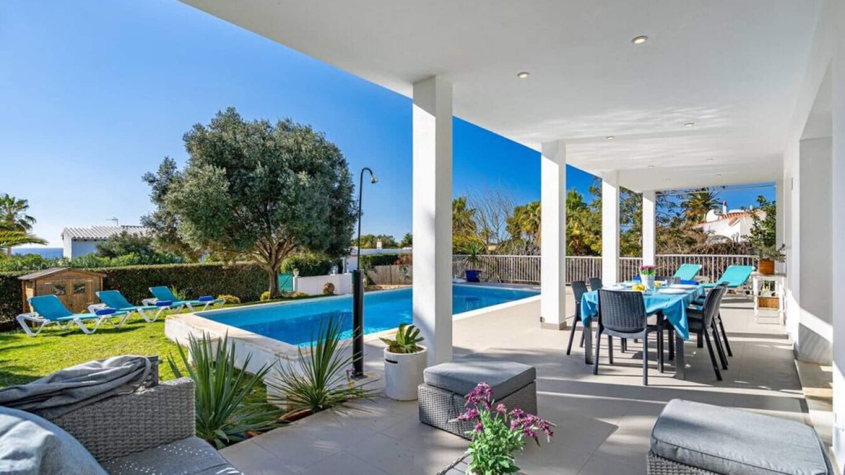 Binisafua Villa | Villa Abril - modern villa only 400 mts from beach