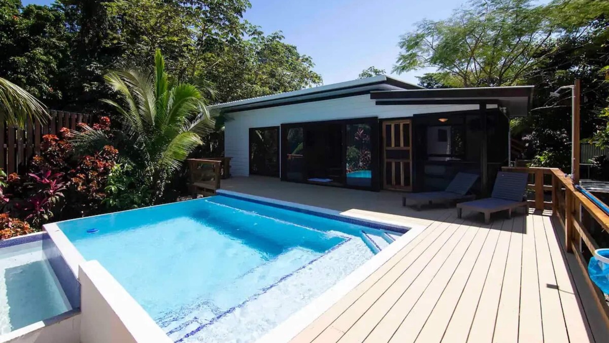 Antoneys Cay House | Villa Acacia- private swimming pool