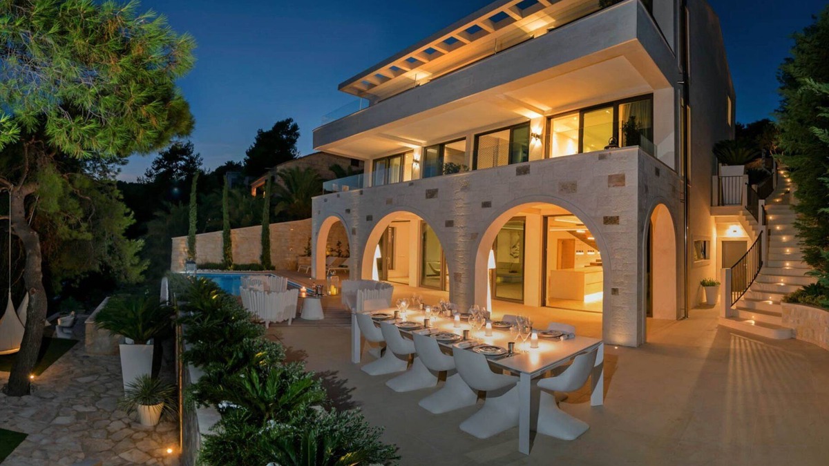 Selca Villa | Villa Acona Selca | Film Star looks in a Glamorous Setting with amazing.