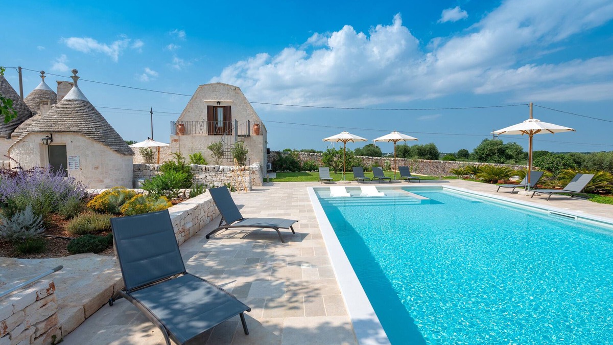 Locorotondo Villa | Villa "Acres Itria" with Private Pool, Wi-Fi & Air Conditioning