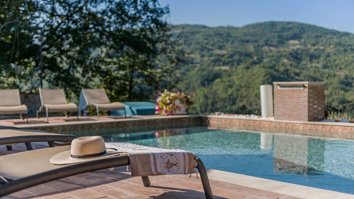 Valtopina Villa | Villa Adriana 10 - Four Bedroom Villa, Sleeps 10