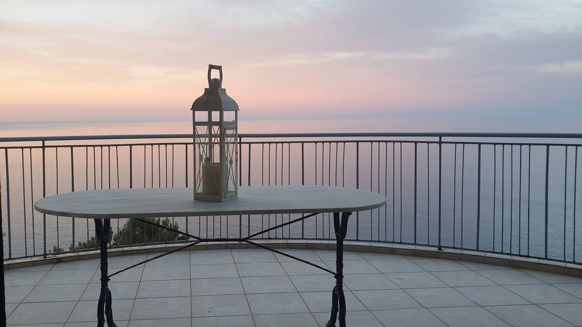 Kymi-Aliveri House | Villa Aegean Balcony