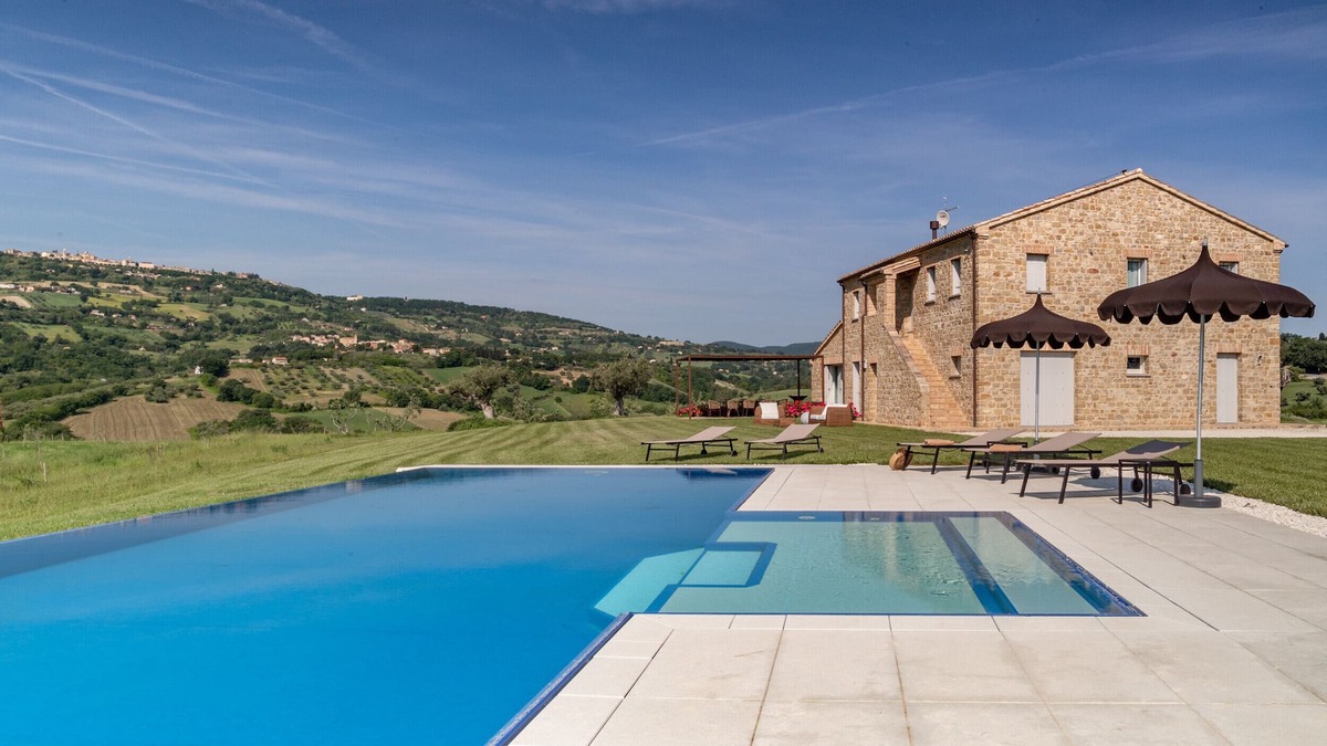 Colle San Valentino Villa | Villa Aga, farmhouse nestled in the Marche hills