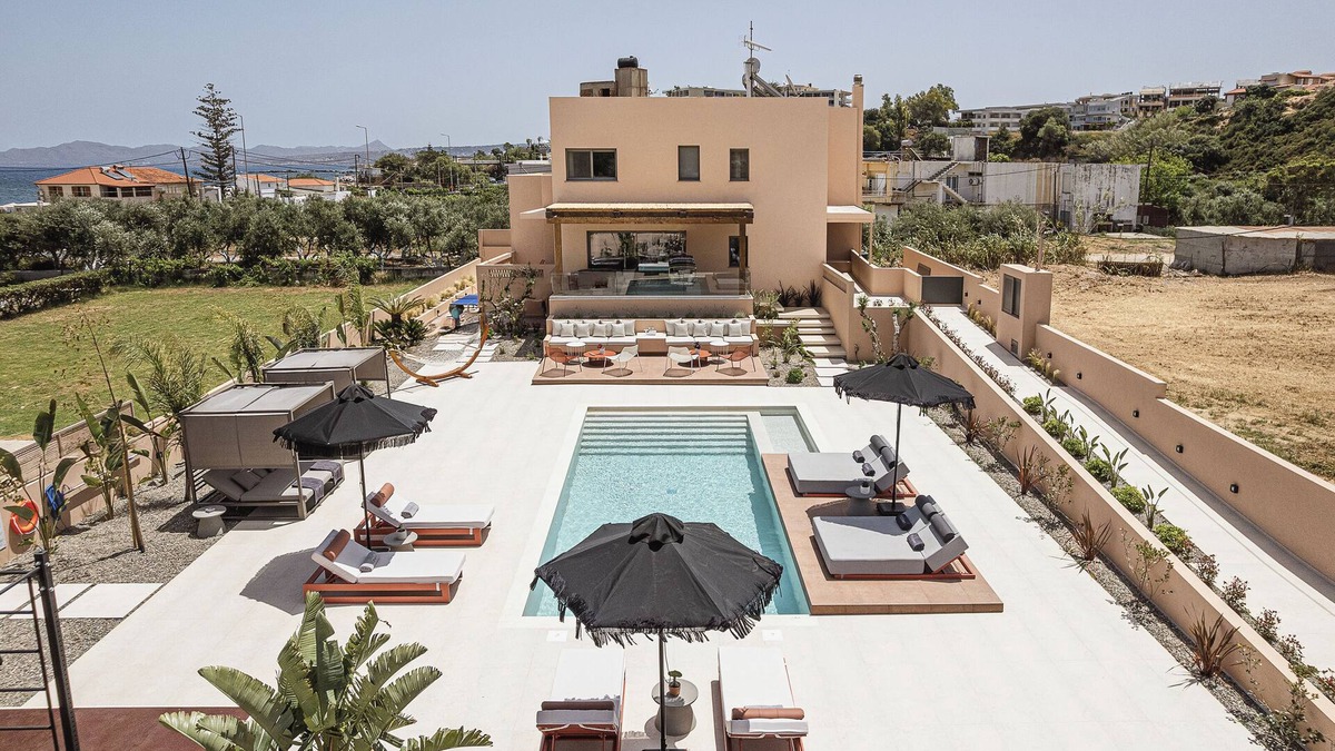 Agia Villa | Villa Agali Free* heated pool & 70m to Sea!