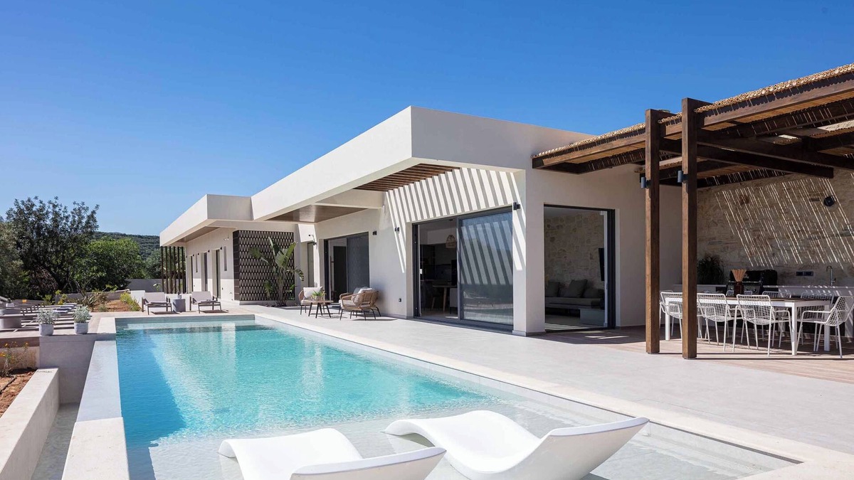 Xirokampi Villa | Villa Aglaea - Saltwater Pool & Amazing Seaview!