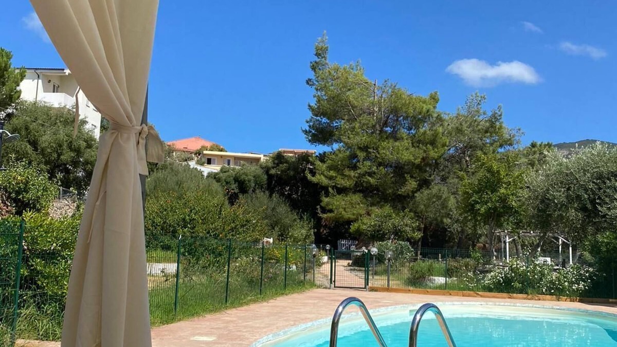 Badesi Apartment | Villa Agnese - Quiet villa with large garden and pool and with beautiful sea views