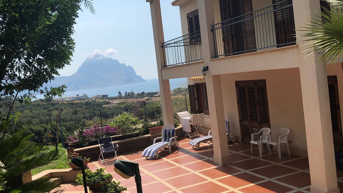 Macari Villa | Villa Aileen in a subtropical garden near the most beautiful beach in Italy