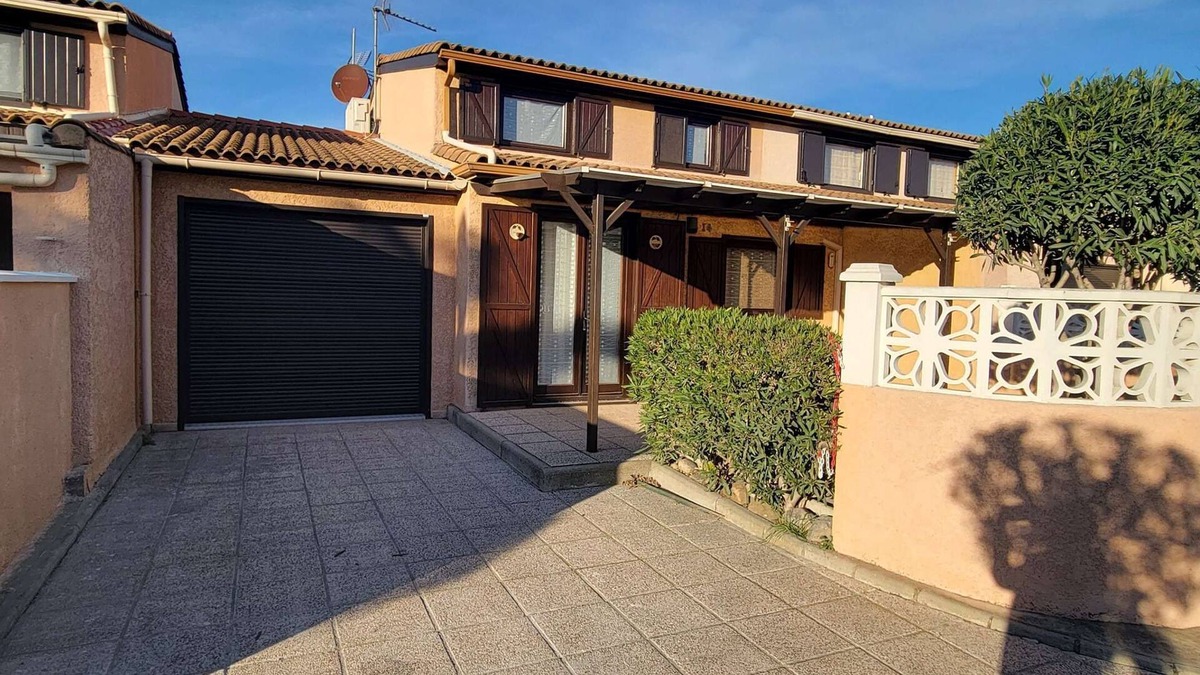 Portiragnes-Plage House | Villa airconditioned located in the secured residence "Les Tamaris" only 350m from the sea, wifi,.